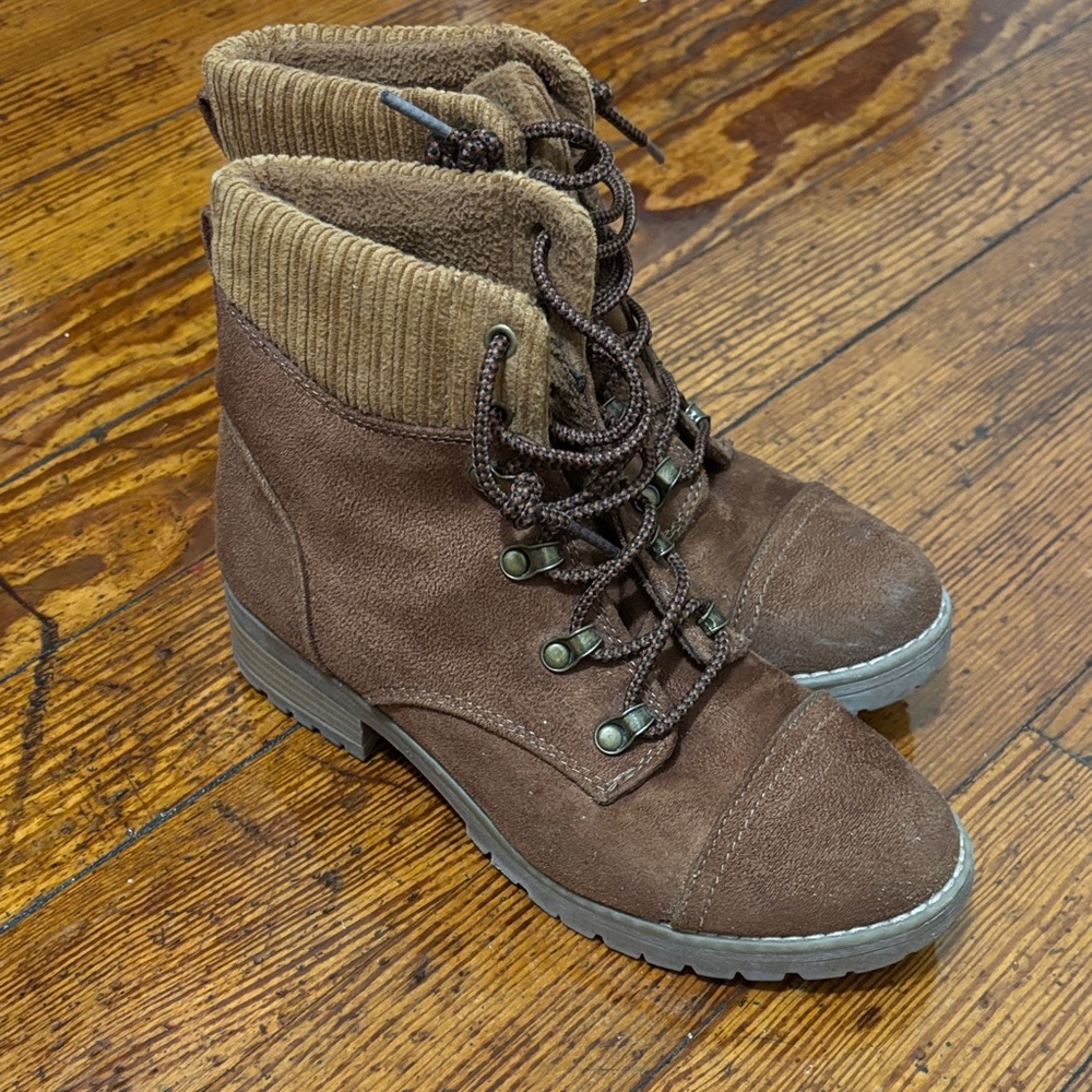Universal Thread Brown Lace Up Boots